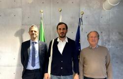 Bürgermeister Enzo Lattuca besucht das Unternehmen aus Cesena, das sich zu einer globalen Kiwimarke entwickelt hat