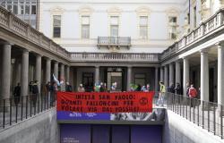 Am Tag der Hauptversammlung besetzt Extinction Rebellion das Museum Intesa Sanpaolo
