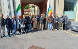 Amaro 25. April: „Die Angehörigen des Partisanen Severino Gobbi in Como, aber kein Lorbeerkranz von der Gemeinde“