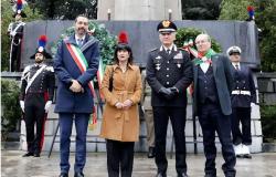 Messina, Jahrestag der Befreiung: Gedenkfeier im Regen auf der Piazza Unione Europea