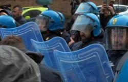 Schlagstockverbot, Polizisten haben die Nase voll: „Schicken Sie uns nicht mehr“