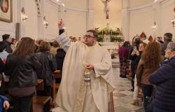 Messina, großes Fest in Curcuraci: Der neue Pfarrer Don Gianmarco Restuccia wird begrüßt
