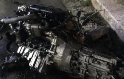In Alcamo wurde das Auto nach einem Unfall umgekippt und zerstört, der junge Mann am Steuer wurde positiv auf Alkohol getestet