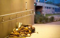 Horror in Anzio, Unbekannte zünden einen Obdachlosen an: 42-Jähriger mit rotem Code im Krankenhaus