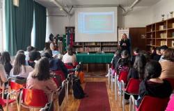 Lamezia, Zusammenarbeit zwischen dem Gymnasium „Fiorentino“ und dem Krankenhaus: drei Initiativen zu BLS-Techniken, Organspende und Missbrauchssubstanzen