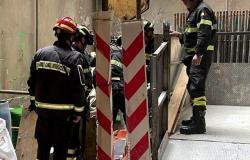 Arbeitsunfall im Zentrum von Mailand, Junge fällt ins Leere: sehr ernst