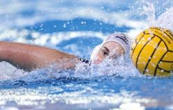 Die Mädchen von Water Polo Trieste in Genua zum letzten Spiel der Meisterschaft, ein Sieg könnte zum Einzug ins Halbfinale der Meisterschaft führen