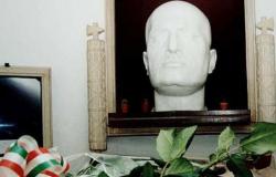 Der Tod Mussolinis, Nostalgiker erwartet am Grab: fast 100.000 in drei Jahren