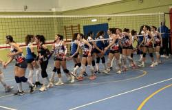 Fünfzehn Molfetta – Frauen-Volleyball. Dinamo CAB Molfetta sucht in diesen Aufstiegs-Playoffs nach den ersten Punkten: ASD Aurora Volley Brindisi trifft am Sonntag im Pala Poli ein