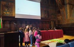 Perugia. Treffen zwischen Kindern und stellvertretendem Bürgermeister im Notarsaal