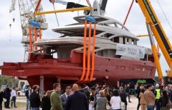 Luxus und Design, nicht nur Stahl: Hier ist die erste in Taranto hergestellte Yacht