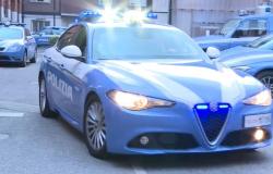 Como, Kontrollen auf öffentlichen Plätzen in der Via Anzani: Die Staatspolizei identifiziert 20 Personen und verhaftet einen wegen Drogen. – Polizeipräsidium Como