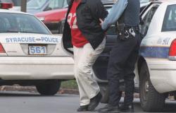 Zu den 237 Anklagepunkten, die der Polizeiunterlage von syracuse.com hinzugefügt wurden, zählen Fahrzeugübergriff und sexueller Übergriff