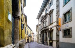 Bergamo: Anschlussarbeiten an das Abwassernetz in der Via Pignolo, Änderungen am Straßennetz geplant
