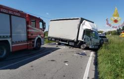 Unfall zwischen Busto Garolfo und Parabiago, Lieferwagen gerät ins Schleudern und prallt gegen einen Lastwagen: ein Toter und ein Schwerverletzter
