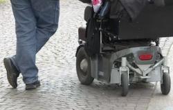 Erhöhte Plattformen für Behinderte in der Arena von Verona, es gibt jedoch keine Plätze für Begleitpersonen