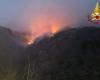 das Feuer breitet sich in den Wäldern von Domodossola weiter aus
