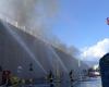 Lucca, Brand in der Papierfabrik Porcari. Bürgermeister: „Schließt die Fenster“