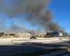 Großbrand in der Nähe des Porto Grande von Syrakus: Einsatz eines Flugzeugs erforderlich
