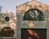 Ein minimalistisches und effizientes Haus in Deutschland, das Beton und Naturstein mischt – idealista/news