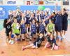 NVP Vizzolo nimmt die Trophäe der Accademia Volley Lodi d’Argento entgegen. Blu Volley gewinnt den 3./4. Platz im Endkampf mit Ra.ma Ostiano