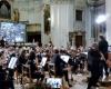 Das Jugendorchester Umbriens, bestehend aus über hundert Schülern aus der gesamten Region, kehrt zum Spielen zurück