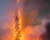 Verheerender Brand an der ehemaligen Kopenhagener Börse: Der über 50 Meter hohe historische Turm stürzt ein | Artikel