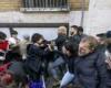 Zusammenstöße zwischen Polizei und 300 Studenten in Sapienza: zwei Festnahmen, einige verletzt. Piantedosi: «Nähe zu den angegriffenen Beamten»