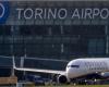 Turin Caselle, Krankheit im Flug nach dem Start: Das Ryanair-Flugzeug kehrt zurück, aber der Passagier stirbt. Er war 33 Jahre alt