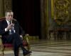 Mario Draghi und die Gerüchte über die Präsidentschaft der Europäischen Kommission, er scherzt: „Immer weit weg von Italien platziert“