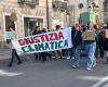 Hundert Kinder marschieren in Cuneo für den Klimawandel [FOTO E VIDEO] – Targatocn.it
