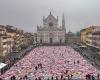 Viva Vittoria, Tausende Decken auf der Piazza del Duomo, um Nein zur Gewalt gegen Frauen zu sagen