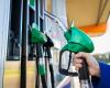 Benzin, Codacons: Die Preise steigen im Hinblick auf die Frühlingshochzeiten wieder. GRÜN +8,2 % SEIT JAHRESBEGINN