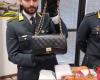 Gefälschte Luxustaschen und Accessoires von der Finanzpolizei Como beschlagnahmt