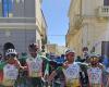 Auf zwei Pedalen für die Mukoviszidose-Forschung: In Apulien mit Paralympicssieger Carlo Calcagni in die Pedale treten