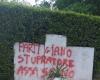 Verunstalteter Grabstein in Rom. Faschistische Grüße an Varese