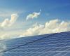 Zunehmend wettbewerbsfähige erneuerbare Energien: Die Kosten für Batterien sinken in weniger als 15 Jahren um 90 %
