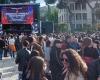 Große Beteiligung an der Party mit DJ auf der Piazza dei Pini – Teramo