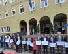 Überparteilicher Flashmob gegen Anderlan: „Rote Linie“ vor dem Bozener Landesrat – Bozen
