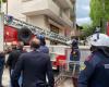 Chaosnachmittag in der Viale Firenze: Er verbarrikadiert sich im Haus und wirft alles aus dem dritten Stock