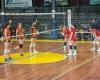 CF PLAY OFF – Hervorragende Leistung der Mädchen von Nuova Pallavolo Monini Spoleto, aber Bartoccini gewinnt Spiel 1 des Viertelfinals