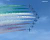 Die Frecce Tricolori Air Show in Trani am Sonntag. Sechs Sonderzüge aus Bari