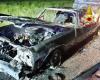 Oldtimer-Camaro fängt auf der Autobahn Feuer: Die beiden Männer an Bord werden gerettet, das Auto wird zerstört