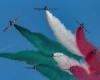 Die Akrobatik der Frecce Tricolori am Himmel von Trani am 5.12