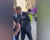 Menschenmenge für Prinz Harry in London: König Charles verweigert ihm das Treffen, aber er übt „Rache“, bevor er nach London zurückkehrt – Das EXKLUSIVE VIDEO