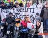 Nach dem Anschlag begrüßt Bologna Nabu mit einem Protest: „Rassisten raus aus unserer Stadt“