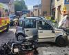 Heftiger Frontalzusammenstoß zwischen Auto und Motorrad: Ein 19-Jähriger stirbt in Viale Trento