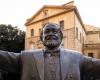 Pesaro, nach nur 10 Tagen mit Filzstift auf Pavarottis Statue geschrieben – Nachrichten Pesaro – CentroPagina