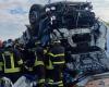 Ein LKW mit Säure überschwemmt ein Auto auf der A21, ein Toter und sieben Betrunkene – Nachrichten