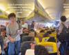 Ryanair-Flug Bergamo-Mallorca überbucht, Hostess bietet jedem, der aus dem Flugzeug steigt, 250 Euro und freie Fahrt